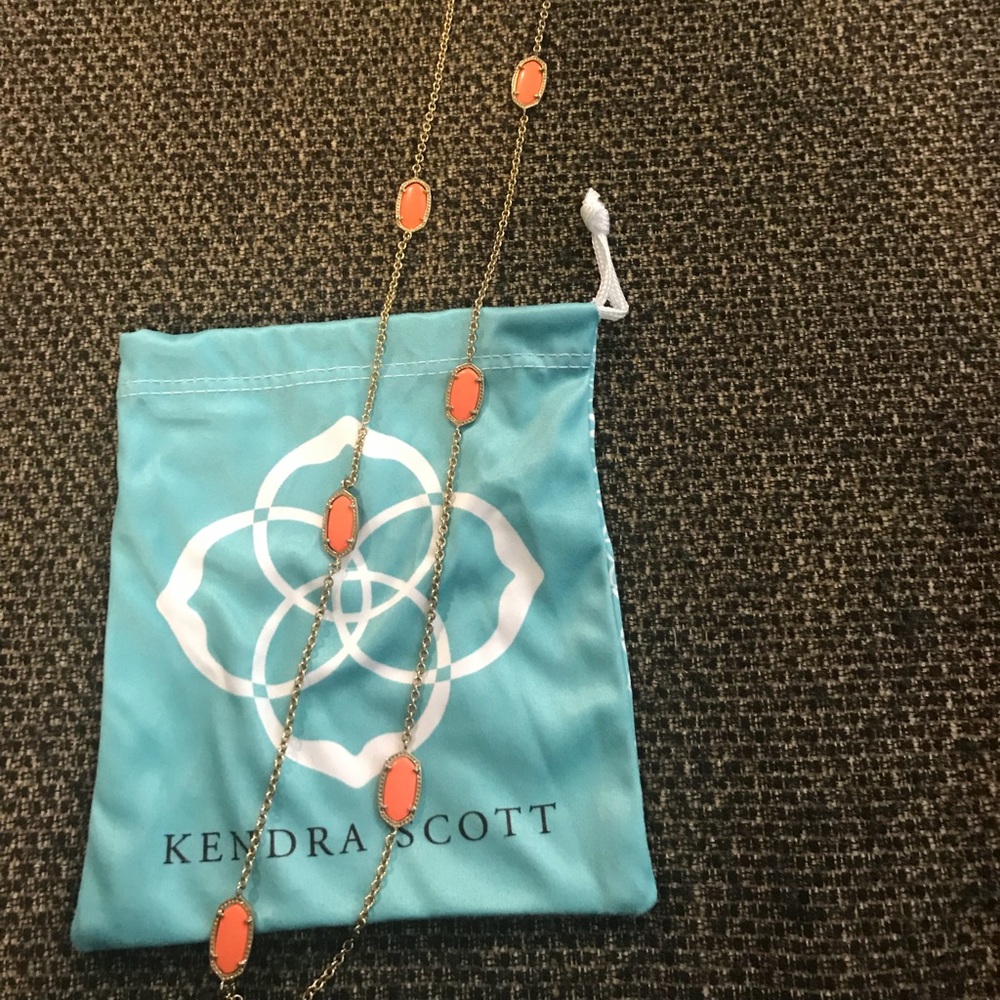 Kendra SCOTT Kelsie long necklace in coral